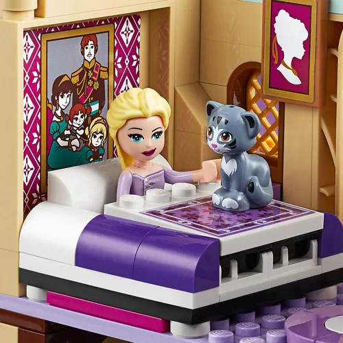 Vista 8 de LEGO Disney Frozen II Arendelle Castle Village 41167 - Juego de construcción de castillo de juguete con personajes populares de Frozen