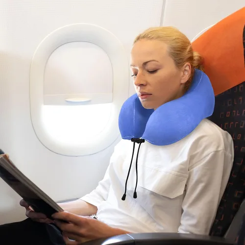 Vista 5 de Almohada de viaje azul real para cama de viaje de coche, almohada de espuma viscoelástica en forma de U para el cuello, color azul rey