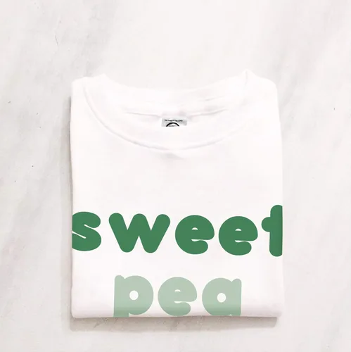 Vista 2 de The Spunky Stork Sweet Pea algodón orgánico niño camiseta