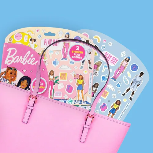 Vista 6 de Conjunto de calcomanías inflables Barbie de Horizon Group USA, 75 calcomanías reutilizables, escena de playa de doble cara, apto para viajes