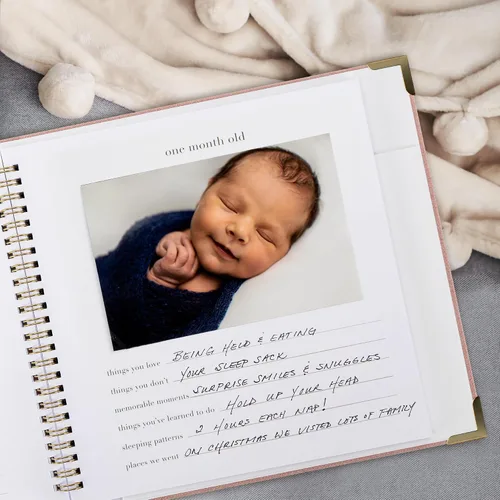 Vista 19 de Libro de recuerdos de bebé para niños y niñas – Libro atemporal para bebés de 5 años – Libro de recortes de diario neutro o álbum de fotos