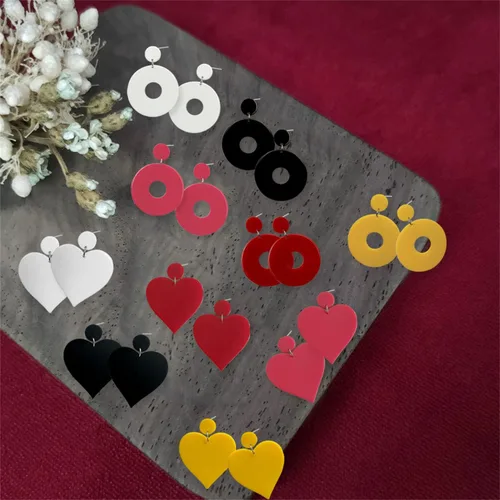 Vista 7 de Juego de 10 pares de aretes colgantes de círculos redondos huecos de neón de los años 80 y 90 de neón ligeros y bohemios grandes de acrílico huecos