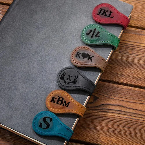 Vista 5 de Marcapáginas con inicial personalizable, regalo para ella, con monograma de letras personalizadas, de cuero, para amantes de los libros, lindo