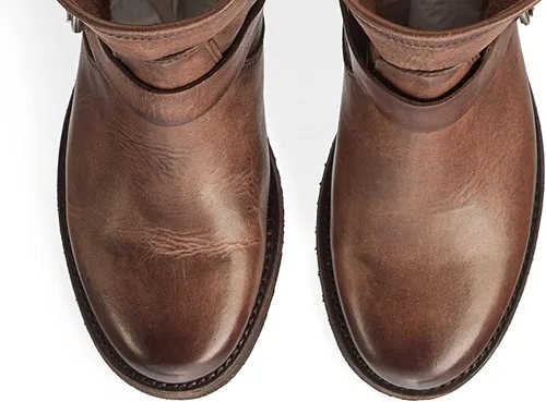 Vista 5 de Frye Veronica Botines para mujer hechos de cuero cepillado de grano completo con herrajes de metal antiguo e impermeables construcción de ribete