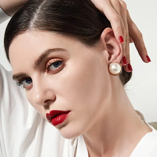 Vista 3 de Pendientes de Clip de Perla para Mujer, Pendientes de Clip Colgante para Mujer, Pendientes de Perla Blanca Imitación Chapados en Oro, Pendientes