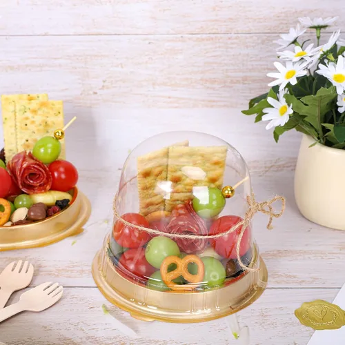 Vista 3 de Whaline 50 recipientes individuales desechables de 4.3 pulgadas para cupcakes, de plástico transparente, soportes para postres individuales