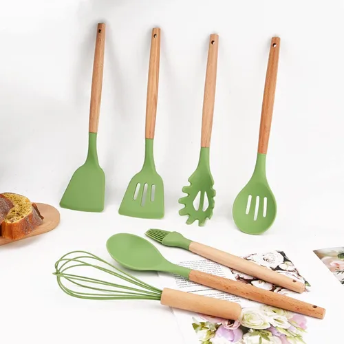 Vista 5 de Juego de utensilios de cocina de silicona verde aguacate, 12 utensilios de cocina resistentes al calor, herramientas de cocina con mango de madera