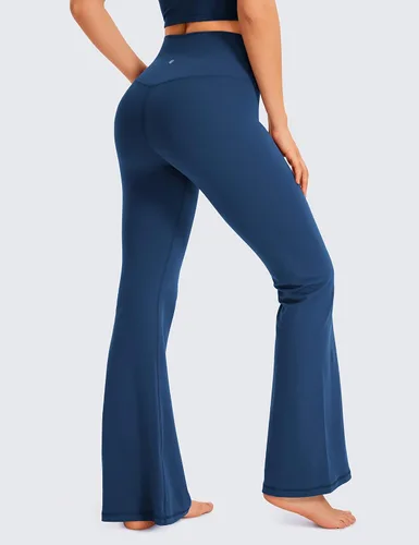Vista 2 de CRZ YOGA Butterluxe - Leggings acampanados cruzados para mujer de 31 pulgadas, cintura alta en V, pantalones de yoga de pierna ancha