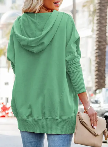 Vista 4 de VICHYIE Sudaderas casuales con capucha para mujer manga larga con bolsillos estilo Henley con botones de gran tamaño con capucha