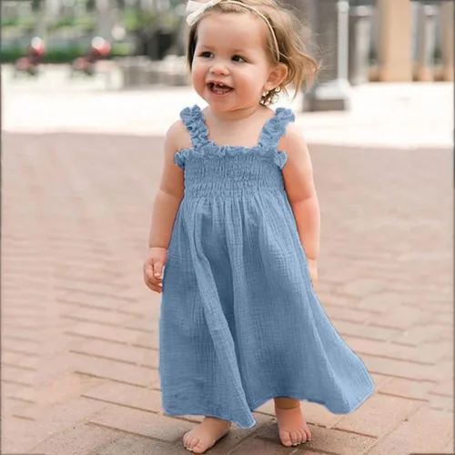 Vista 2 de Vestido de lino de algodón sólido sin mangas con tirantes de playa para niñas pequeñas (azul claro, 18-24 meses)