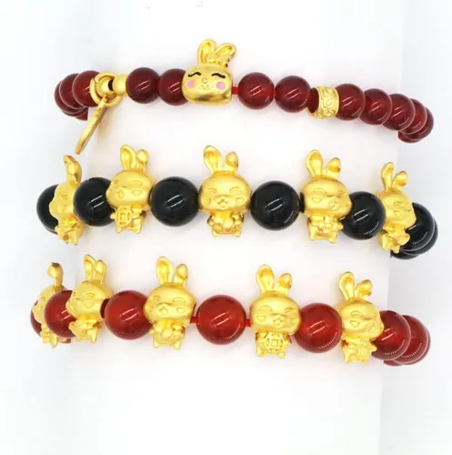 Vista 3 de Caiyao Pulsera elástica con cuentas de ágata de conejo chapada en oro de 14 quilates 2023 para mujer, pulsera apilable con cuentas de cornalina