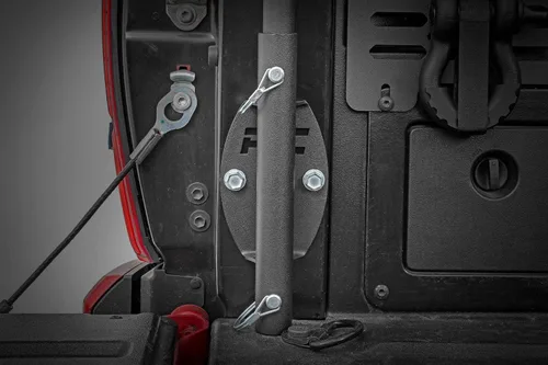 Vista 3 de Rough Country Soporte universal para barra de bandera para riel de cama - 117501