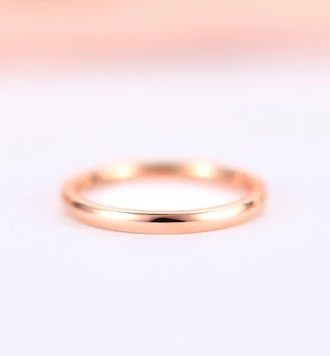 Vista 2 de TIGRADE - Anillo de titanio de 2 mm, 4 mm, domo de oro rosa, pulido de alta calidad, alianza de boda de ajuste cómodo, talla 3-13.5
