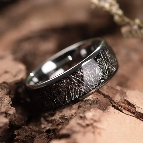 Vista 3 de THREE KEYS JEWELRY - Anillo de boda de tungsteno de 4 mm, 6 mm, 8 mm, con meteorito imitado, banda plateada pulida negro (8mm black)