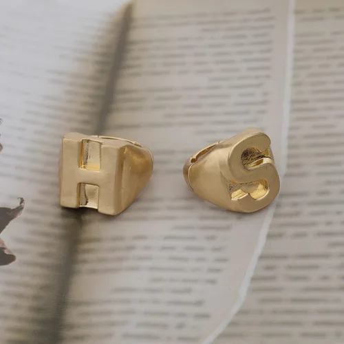 Vista 4 de Juego de anillos retro H S para hombres, anillos de oro grueso y elástico, anillos de cantante para fanáticos, Cobre, Sin piedras preciosas