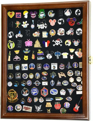 Vista 4 de Disney Hard Rock - Soporte de pared con pin de solapa militar (acabado cereza)