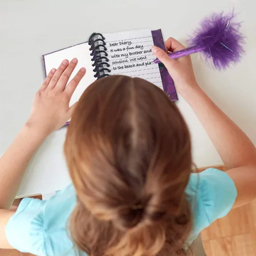 Vista 5 de ArtCreativity Juego de cuaderno y bolígrafo para niños, juego de 2, bolígrafo con punta de pluma y pequeño bloc de notas brillante con soporte