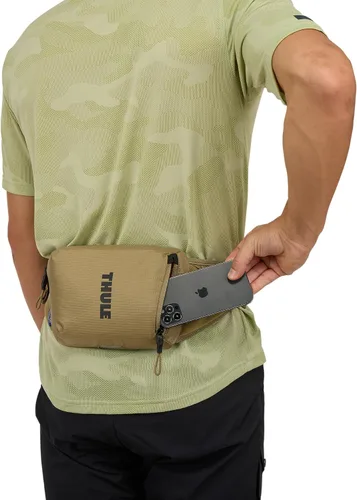 Vista 4 de Thule Hip Hydration Hip Pack - Soft Zippered Phone Pocket - External Elastic Pockets - Inner Pockets for Organization - Reflective Details and