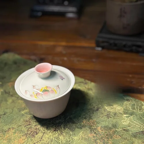 Vista 4 de Hand-drawn Ceramic Gaiwan Chinese Style Kung Fu Tea Set Household Tea Bowl
