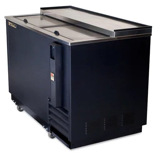 Vista 3 de True Enfriador de botellas Black Deep Well, 24 estuches / latas de 12 onzas