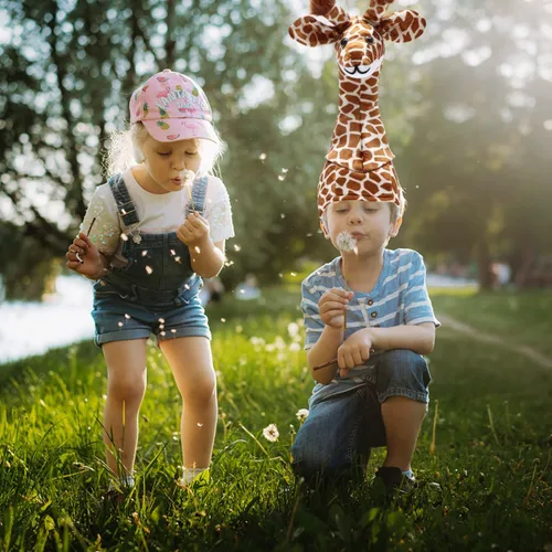 Vista 7 de Amosfun Sombrero de jirafa para fiesta de animales para padres e hijos, accesorio interactivo para disfraz de escenario, gorra de jirafa con correa