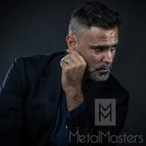 Vista 4 de Metal Masters Co. Anillo de boda de titanio para hombre con circonita cúbica de doble fila, tamaños de ajuste cómodo, 0.354in, 8 a 12, Metal