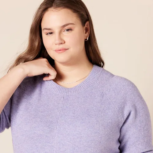 Vista 3 de Tienda Essentials Suéter de cuello redondo de manga larga suave al tacto para mujer