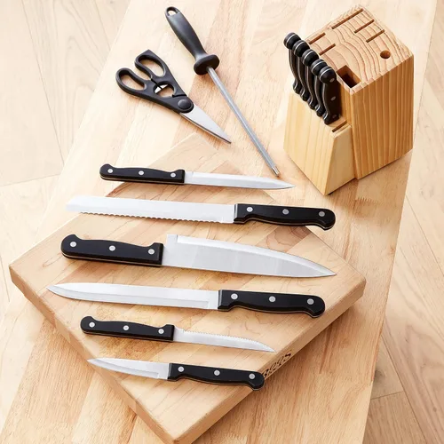 Vista 7 de Amazon BasicsJuego de cuchillos de cocina de 14 piezas, cuchillas de acero inoxidable de alto carbono con bloqueo de madera de pino, negro