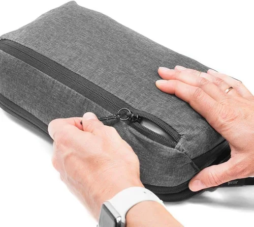 Vista 4 de Peak Design Cubo de embalaje, carbón, cubo de equipaje resistente a la intemperie con organización de doble compartimento, expansión y compresión