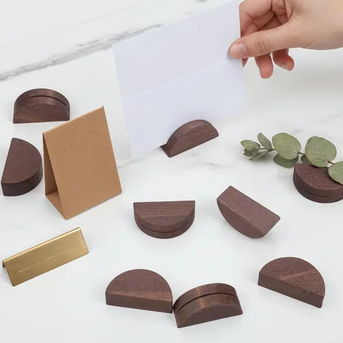 Vista 6 de 10 tarjeteros de madera para colocar tarjetas, diseño semicircular, números de mesa de madera ligeros para tarjetas delgadas de fiesta de boda