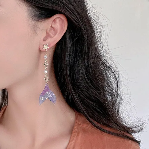 Vista 4 de Aretes coloridos de cola de pez para mujeres, adolescentes y niñas, aretes de gota de sirena