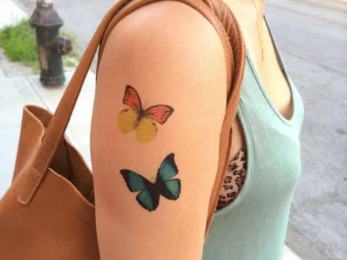 Vista 4 de Tatuajes de mariposa temporales coloridos - 5 hojas - por Butterfly Utopia