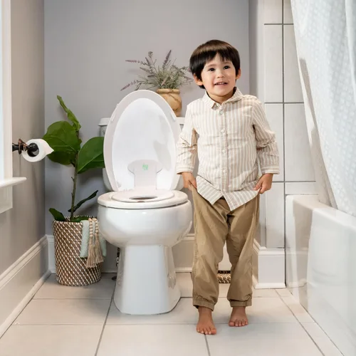 Vista 2 de Ingenuity: Asiento de orinal Flip & Sit de Ingenuity (Blanco) – Asiento de entrenamiento para orinal fácil de instalar y quitar que se acopla al