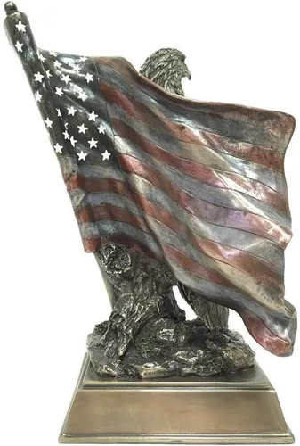 Vista 3 de Veronese American Pride - Escultura de estatua de águila calva con estrellas y rayas