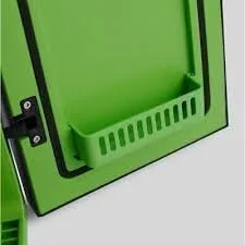 Vista 3 de Gamer Mini refrigerador con capacidad para hasta 8 latas de soda, color negro