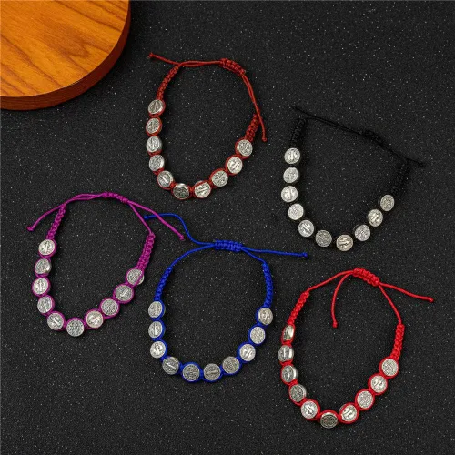 Vista 3 de Pulsera hecha a mano de San Benito Virgen María con dije de cruz para mujeres hombres niños y niñas cuerda roja y negra regalos católicos trenzados