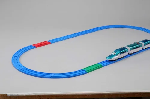 Vista 2 de TAKARA TOMY Cambio de velocidad en Plarail S-16 Rail!! E5 Shinkansen Hayabusa