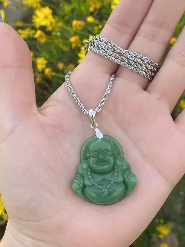 Vista 3 de Shop-iGold Colgante de Buda de jade verde claro para hombre y mujer, con estatua de Buda riendo, Metal, Jade simulado