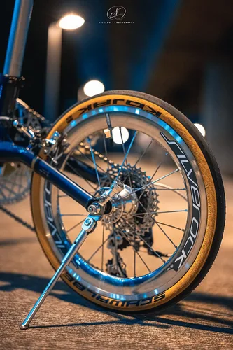 Vista 3 de Soporte de bicicleta de aleación 16 "349 Soporte de estacionamiento para bicicleta Brompton 3sixty Trifold eje trasero Kick Stand Side Standaard