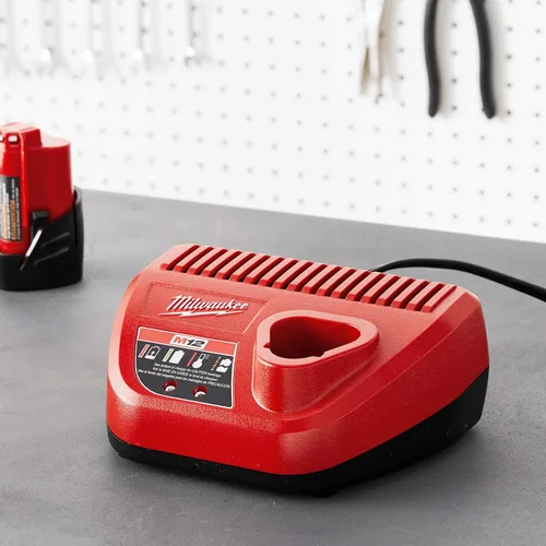 Vista 4 de Milwaukee 48-59-2401 M12 cargador de batería