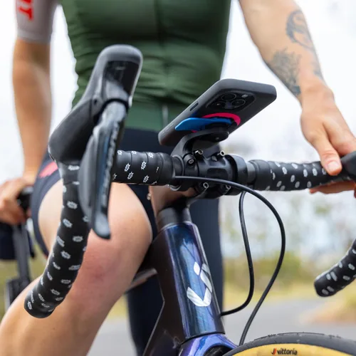 Vista 3 de Quad Lock Soporte de teléfono para bicicleta Out Front para manillar (V3) con funda para teléfono MAG para iPhone XR