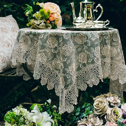 Vista 7 de SUTAVIA Mantel redondo de encaje con flores doradas de rosa, cubierta de mesa de café clásica a prueba de polvo, protector de mesa para comedor