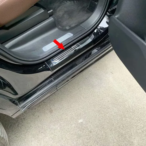 Vista 7 de Para Volvo XC90 2016 2017 2018 2019 2020 2021 2022 2023 2024 2025 2026 Cubierta de placa de umbral de puerta exterior (negro)