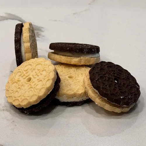 Vista 6 de Exclusively Dog Galletas Sandwich Cremes S'mores Flavor Dog Treats para perros medianos y grandes, naturales y fabricadas en los Estados Unidos, 8