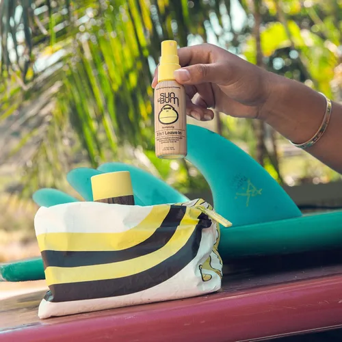 Vista 2 de Sun Bum Kit esencial de viaje para el cuidado del cabello, revitaliza tu cabello con champú revitalizante, acondicionador y tratamiento sin enjuague