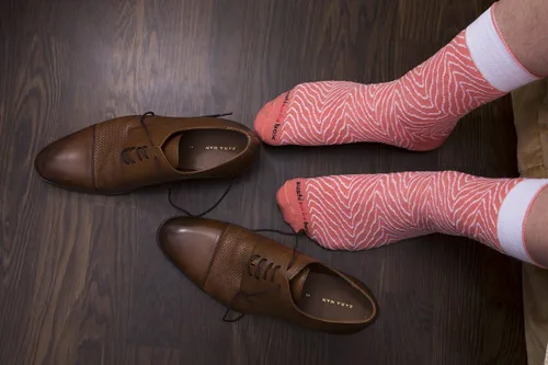 Vista 4 de Rainbow Socks Calcetines para hombre y mujer en caja de sushi salmón pepino maki, 2 pares