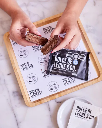 Vista 8 de Dulce de Leche & CO. Pack Premium con Dulce de Leche y Mini alfajores DDL&CO Argentina
