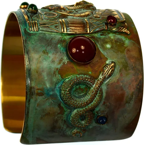 Vista 3 de Elaine Coyne Patina - Pulsera ancha con motivo egipcio, faraón y serpientes, diseño de faraón y serpientes, cornalina, lapislázuli, malaquita, Latón