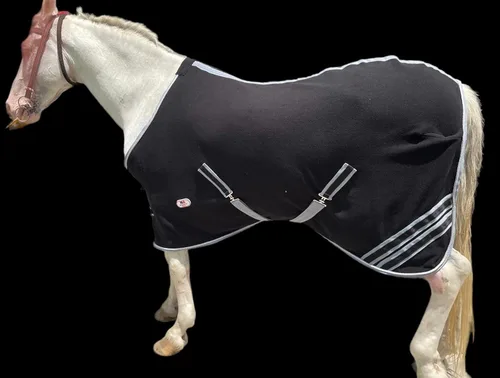 Vista 4 de Majestic Ally Manta de caballo de forro polar antibolitas con cuerda trenzada plateada (negro, 70)