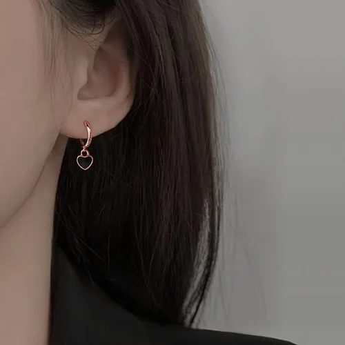 Vista 2 de SLUYNZ Aretes de aro de plata de ley 925 con forma de corazón negro para mujeres y adolescentes de 0.6 in